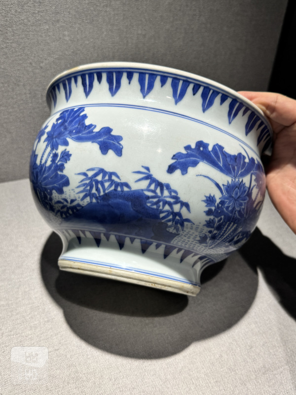 明崇祯 青花莲池荷花纹炉 - 图6
